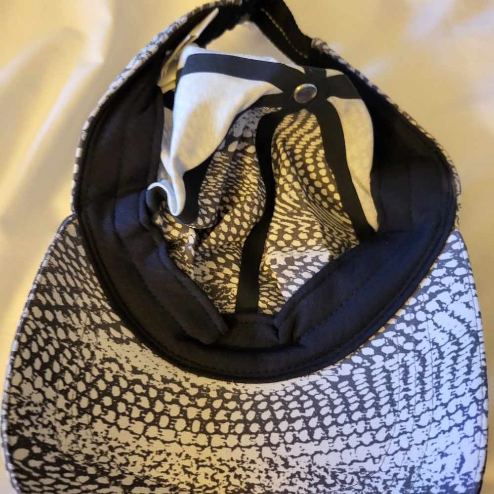 Hat - Picture 3 of 5